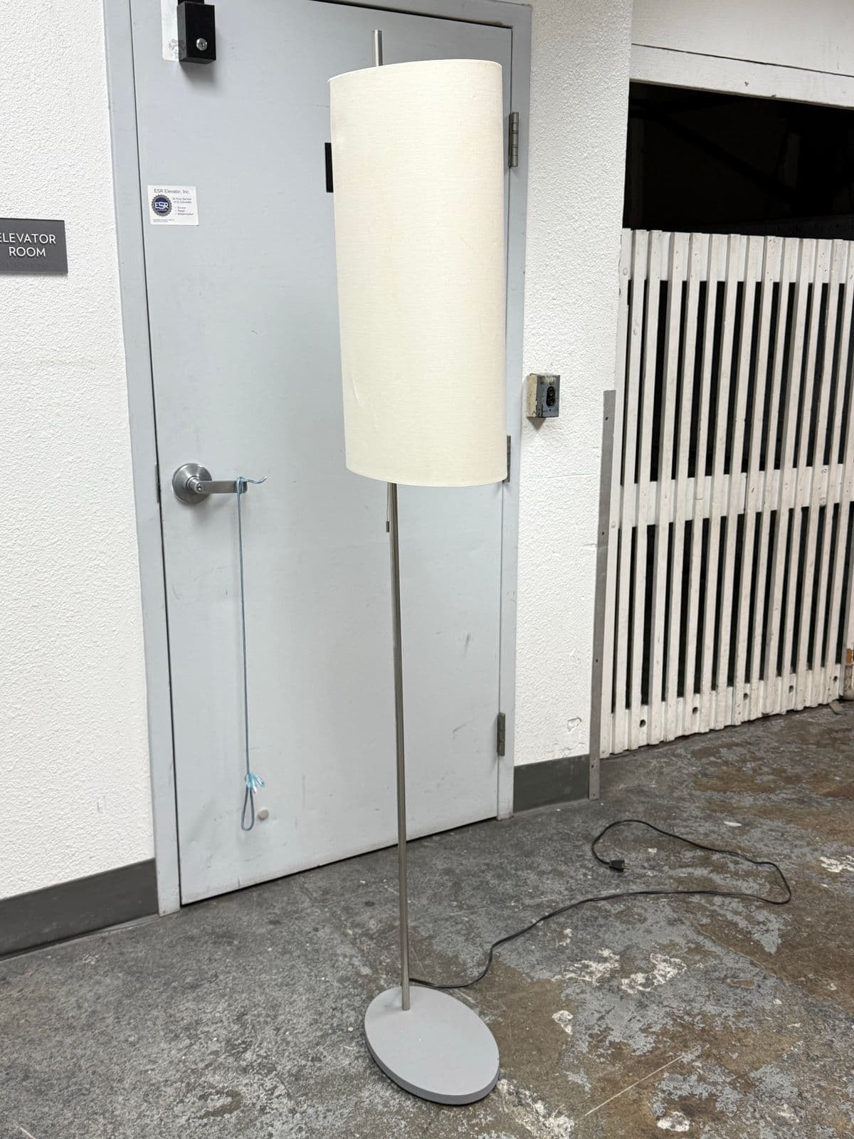 Arne Jacobsen for Santa & Cole Royal Floor Lamp - Thumbnail 5