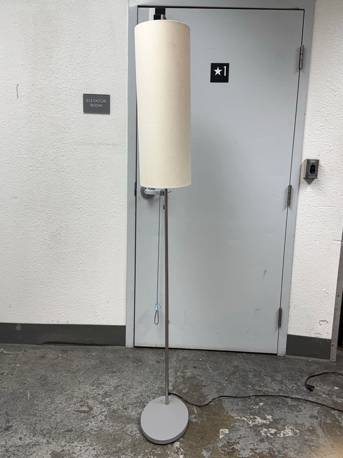 Arne Jacobsen for Santa & Cole Royal Floor Lamp - Thumbnail 4