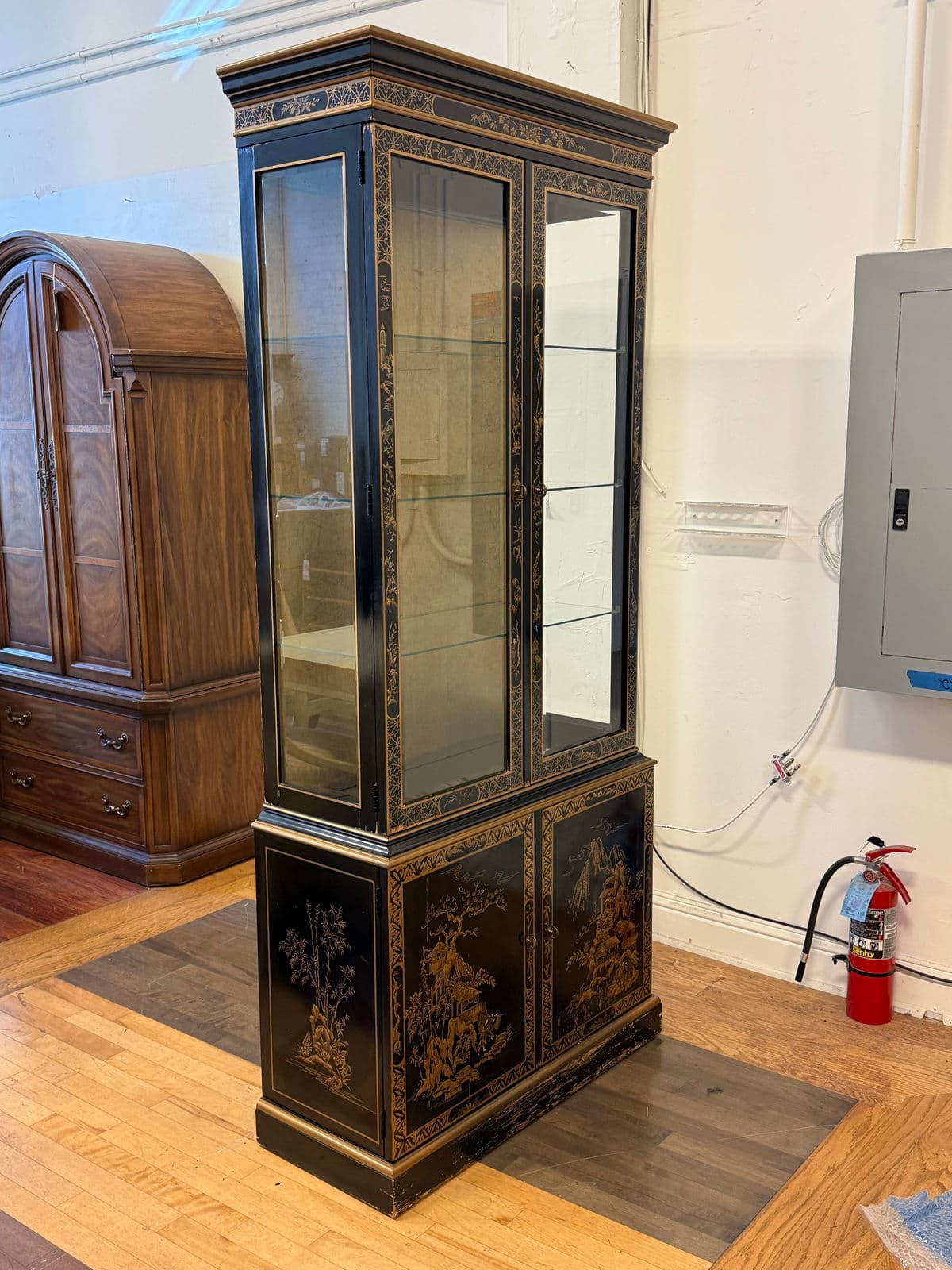 Late 20th Century Drexel Heritage Et Ce Collection Display Cabinet - Thumbnail 3