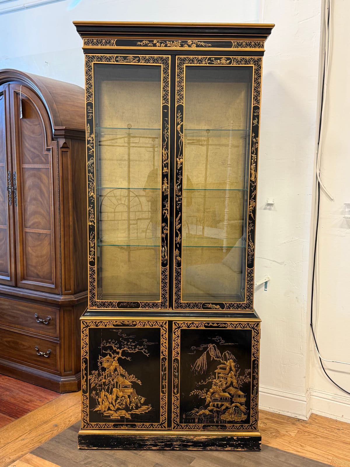 Late 20th Century Drexel Heritage Et Ce Collection Display Cabinet - Thumbnail 4