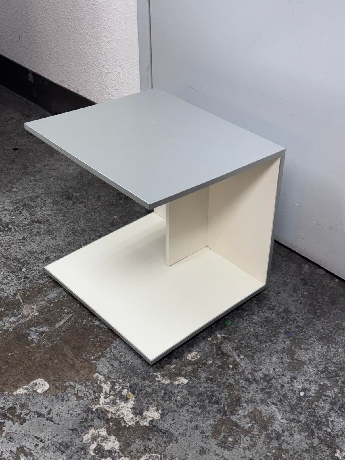 Italian Custom C-Shape Lacquered Side Table - Thumbnail 3