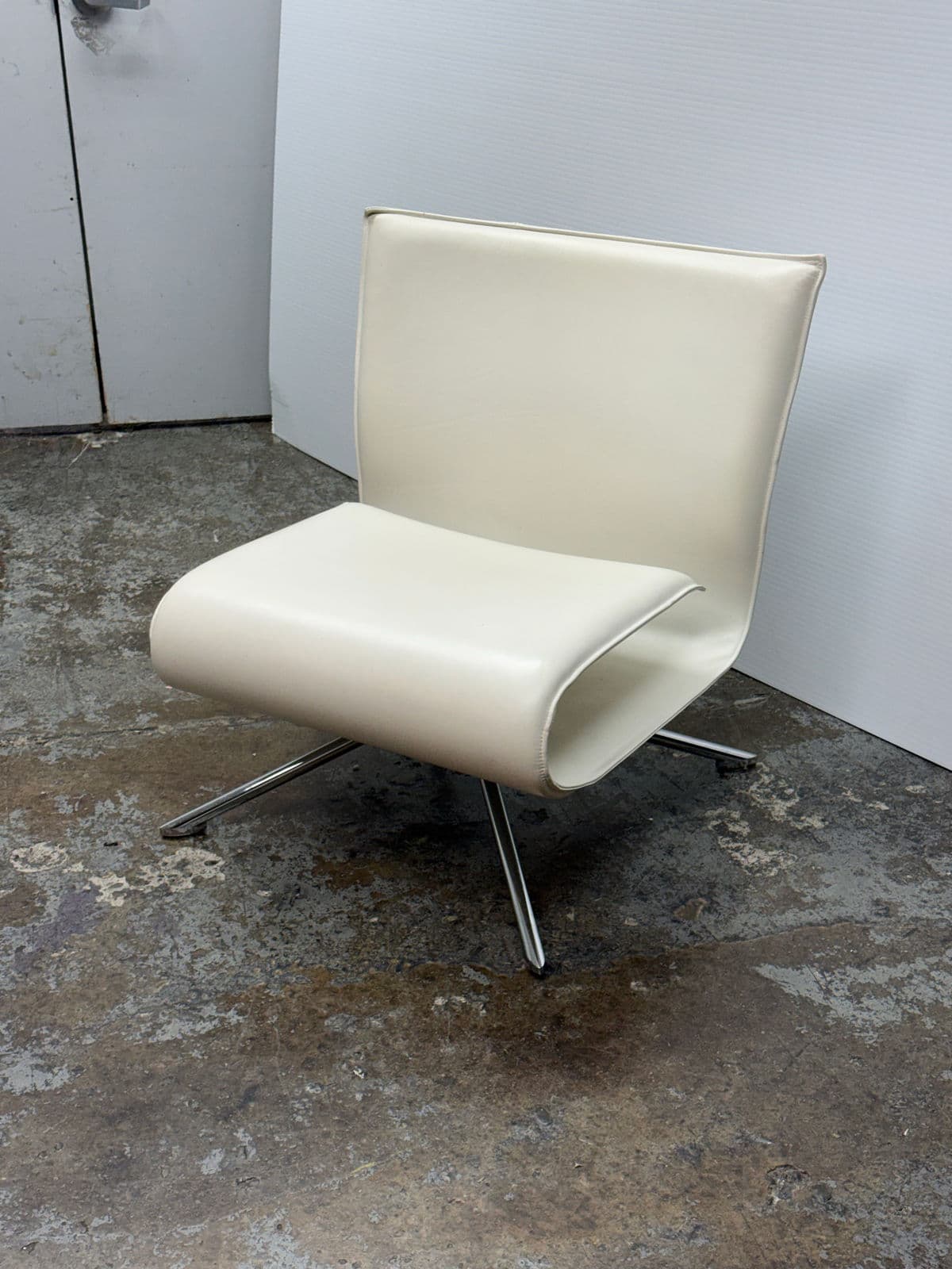 Vertijet Hob Leather Swivel Chair - Thumbnail 3
