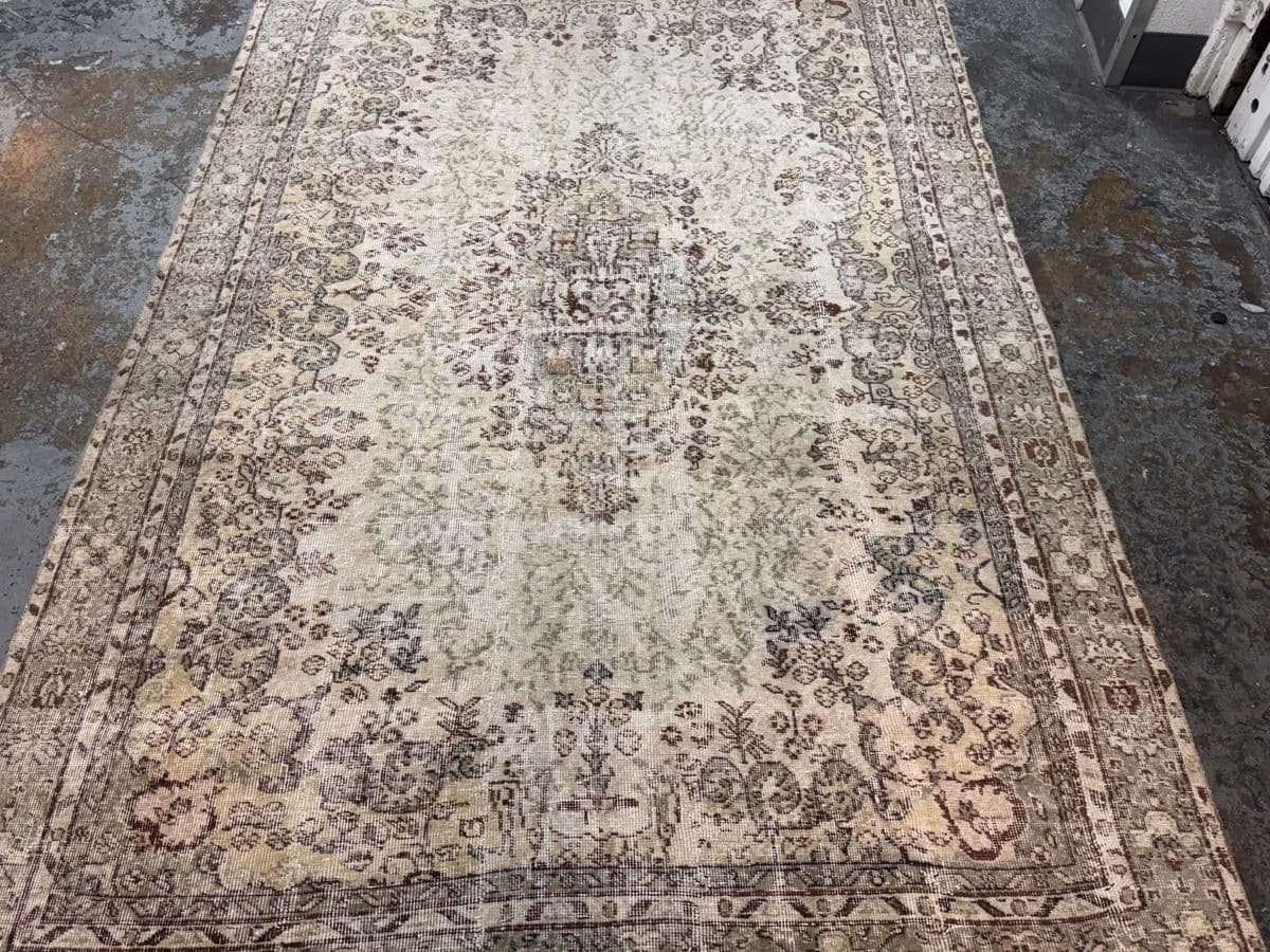 5ft 12ft × 9ft 4in Vintage Meinhard Area Rug - Thumbnail 4