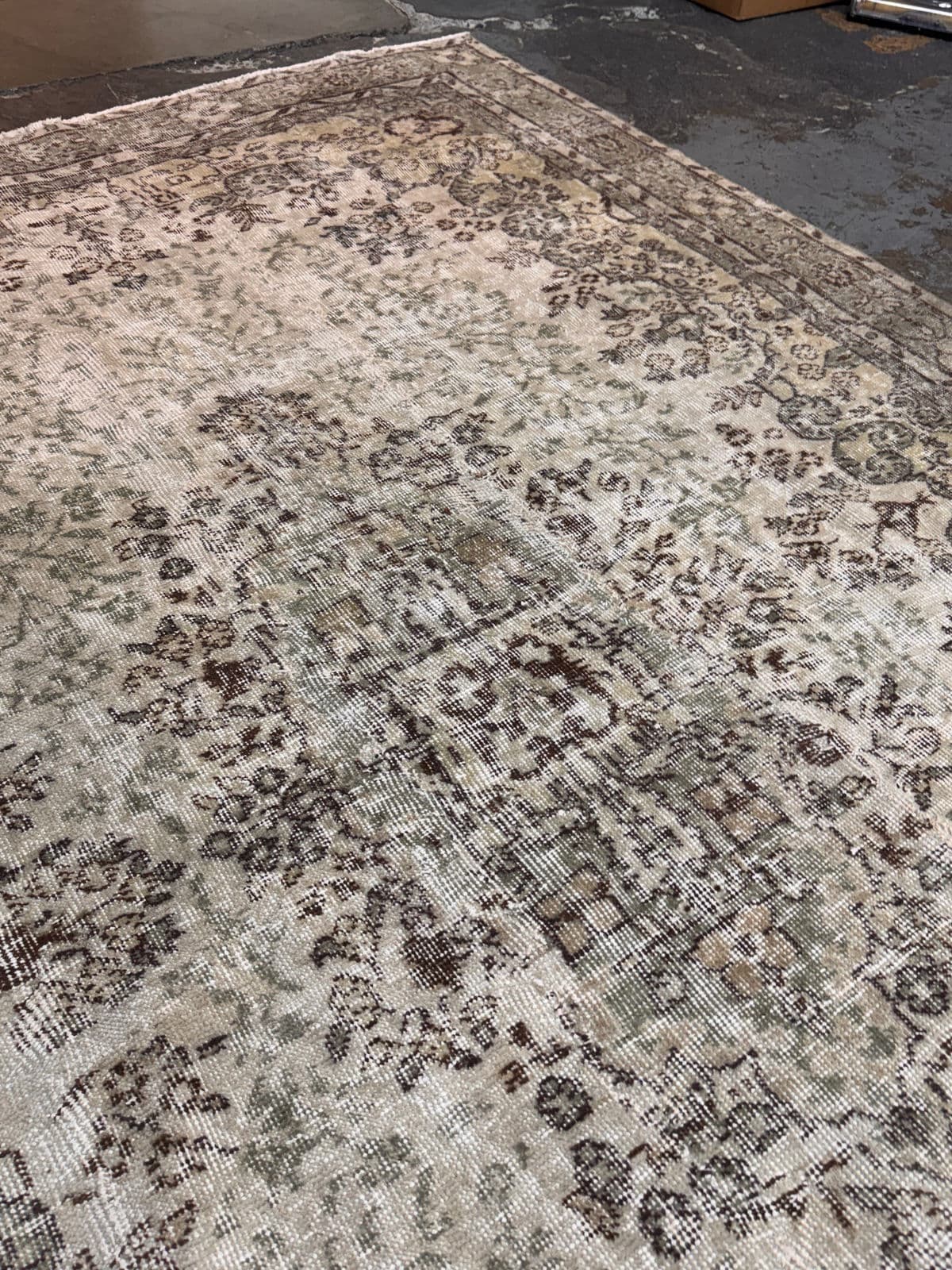 5ft 12ft × 9ft 4in Vintage Meinhard Area Rug - Thumbnail 10