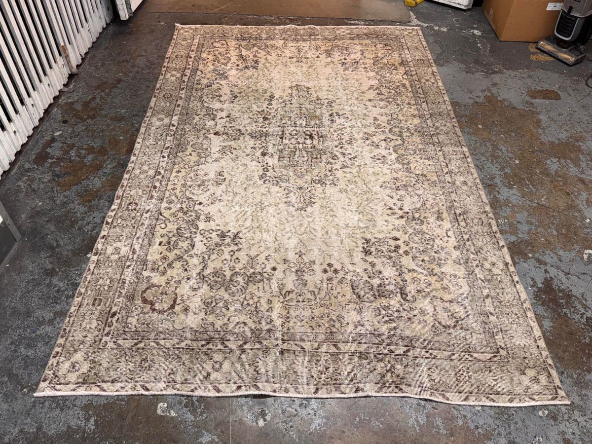 5ft 12ft × 9ft 4in Vintage Meinhard Area Rug - Thumbnail 3