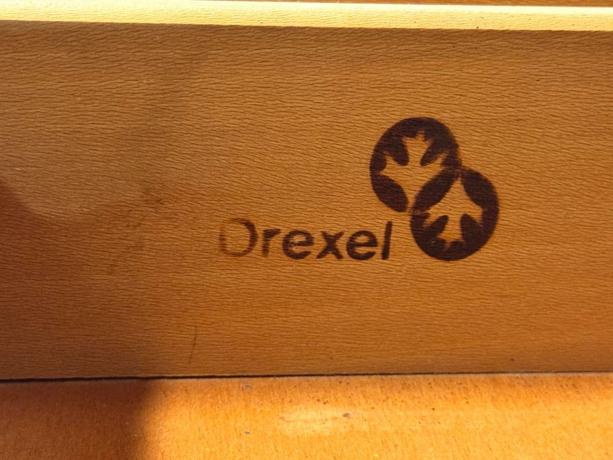 Drexel Heritage Late 20th Century China/ Display Hutch - Thumbnail 5