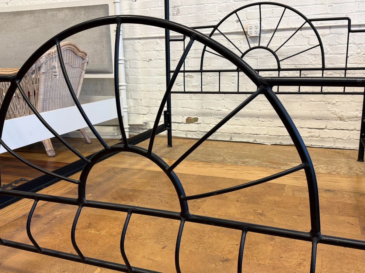 Queen Size Coaster Sunburst Canopy Bed - Thumbnail 5