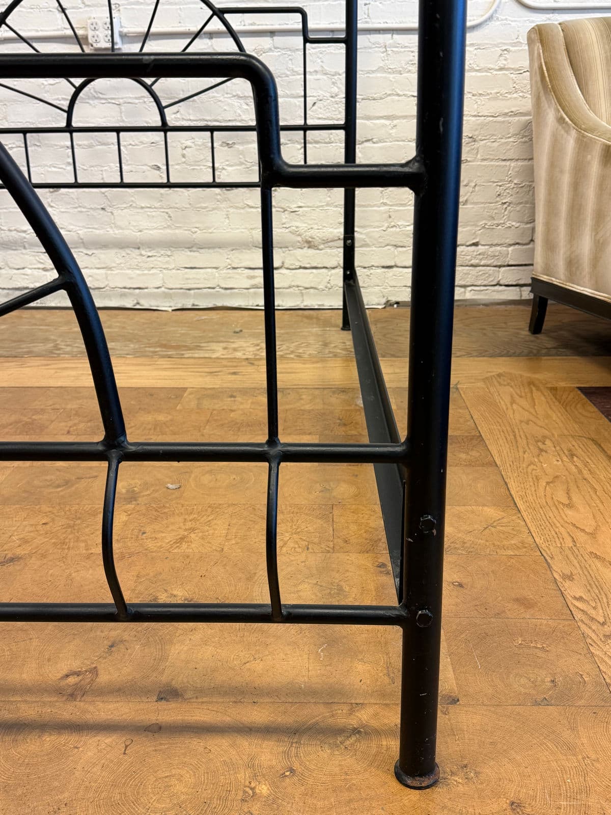 Queen Size Coaster Sunburst Canopy Bed - Thumbnail 4