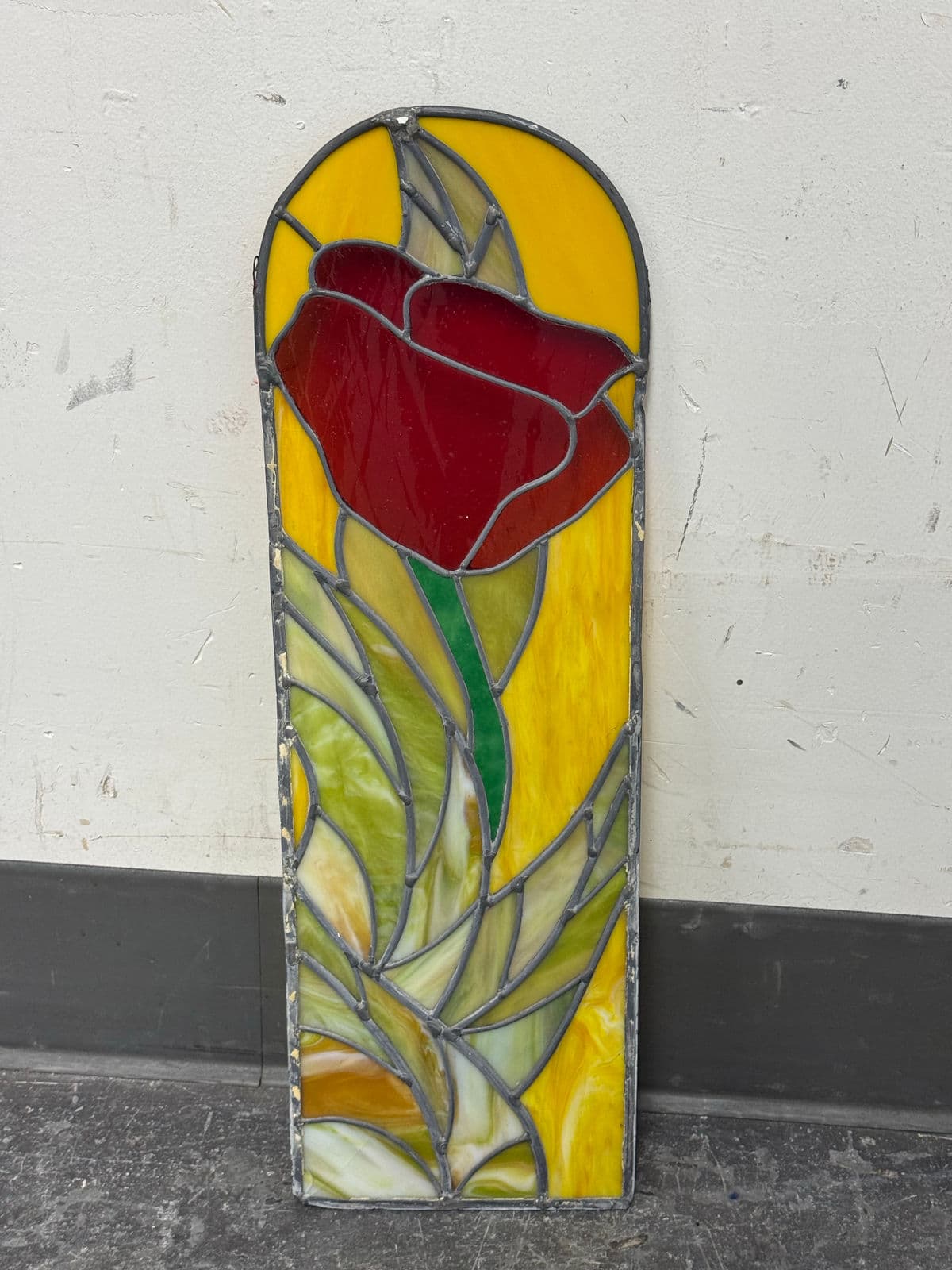 Circa 1978 Gene LeLonde Red Tulip Stained Glass Panel - Thumbnail 13