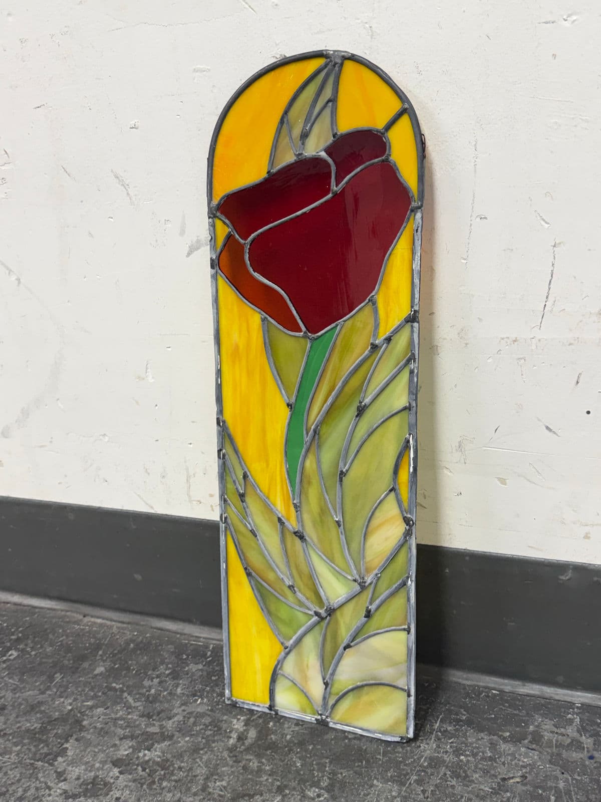 Circa 1978 Gene LeLonde Red Tulip Stained Glass Panel - Thumbnail 3