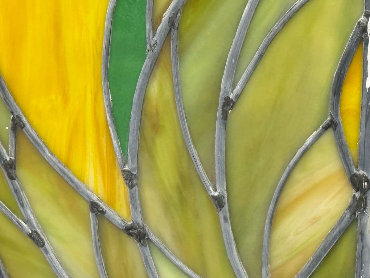 Circa 1978 Gene LeLonde Red Tulip Stained Glass Panel - Thumbnail 9