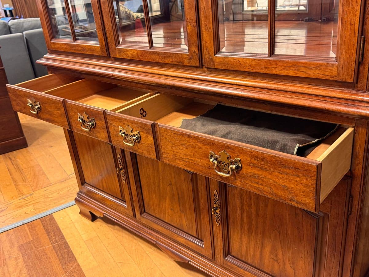 Drexel Heritage Late 20th Century China/ Display Hutch - Thumbnail 7