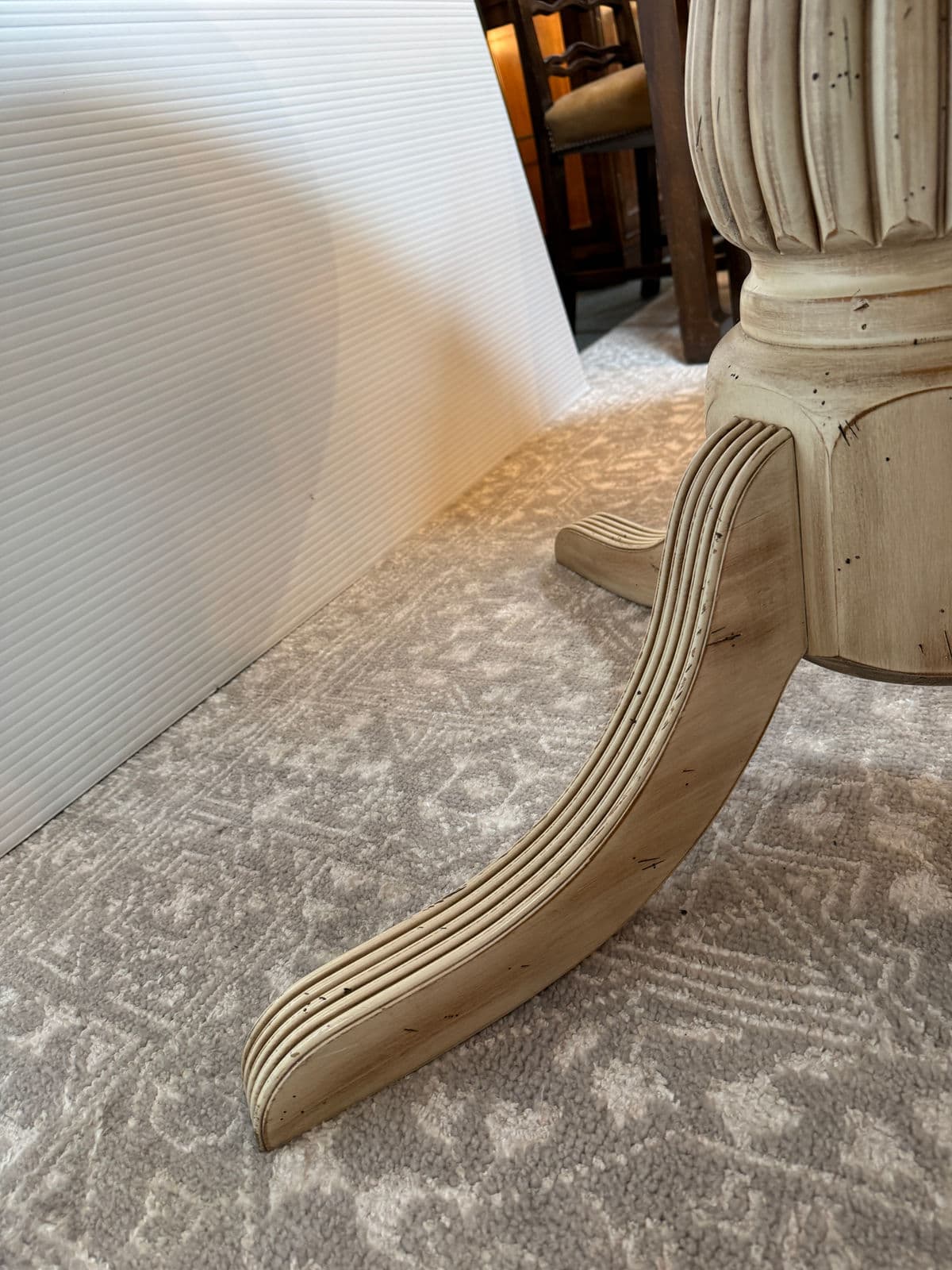 Sunrise Home French Provincial Pedestal Breakfast Table - Thumbnail 10