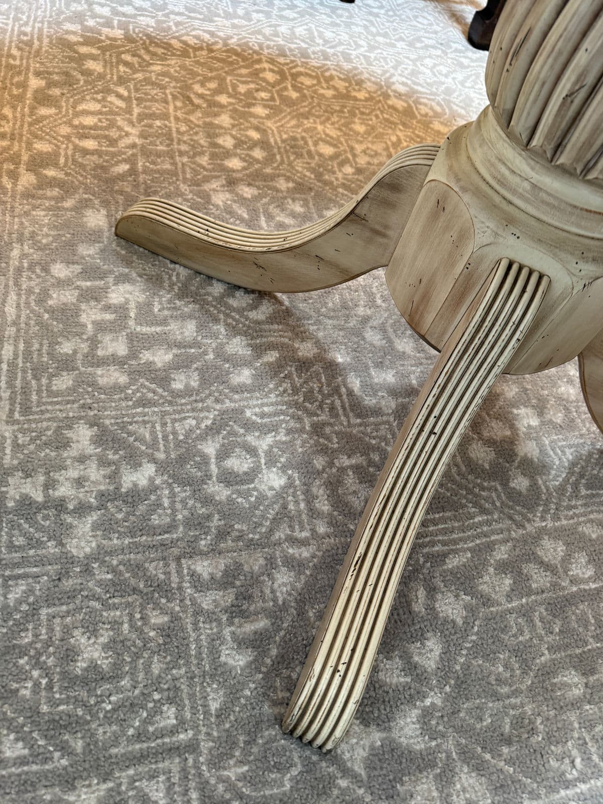 Sunrise Home French Provincial Pedestal Breakfast Table - Thumbnail 8