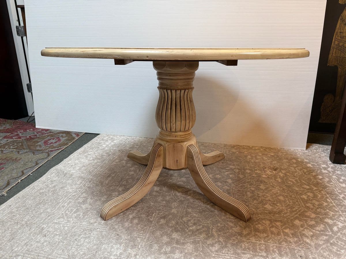 Sunrise Home French Provincial Pedestal Breakfast Table - Thumbnail 3