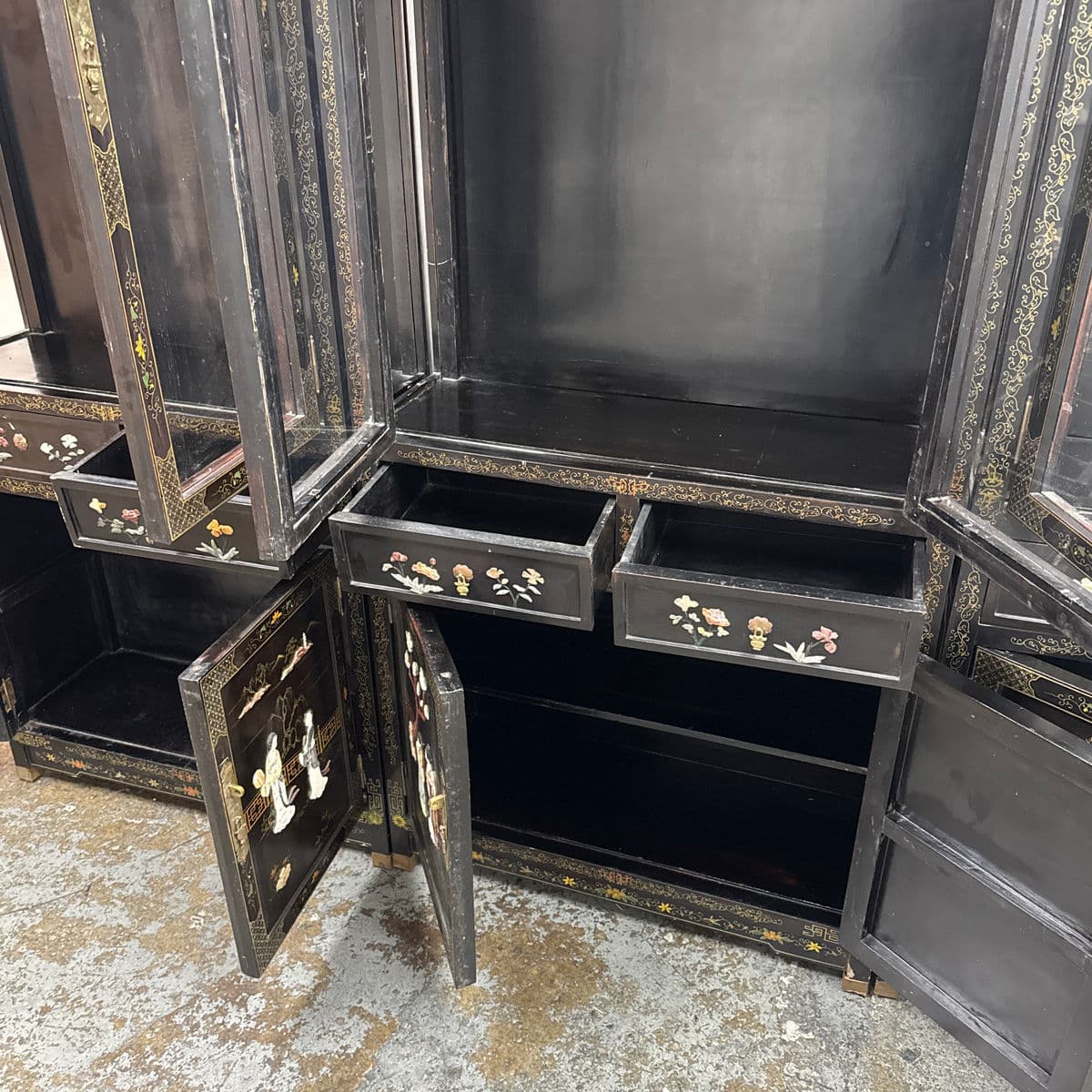 Circa 1970's Chinese Display Cabinets, Set of Three - Thumbnail 10