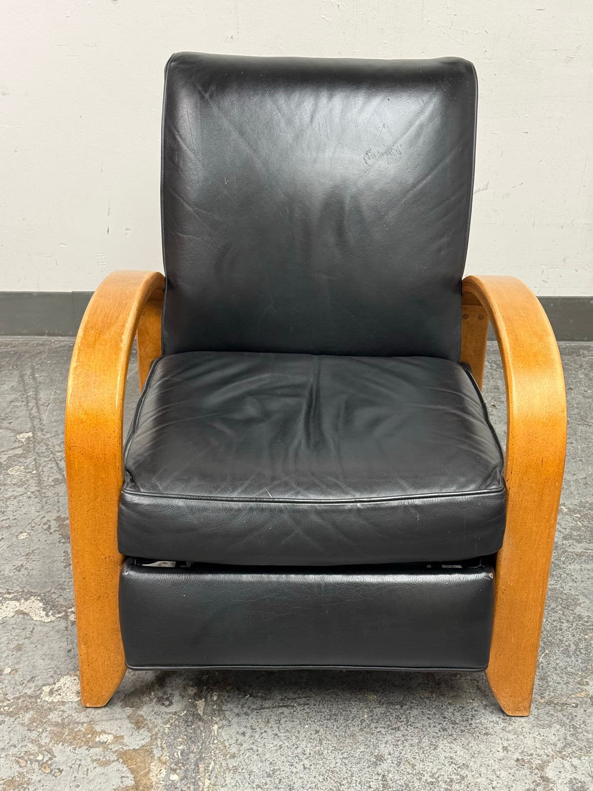 Sam Moore Arizona Onyx Leather + Tawny Finish Wood Recliner - Thumbnail 3