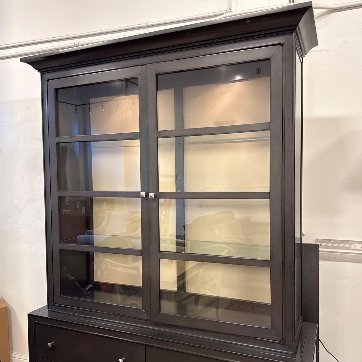 Swaim China Display Cabinet - Thumbnail 13