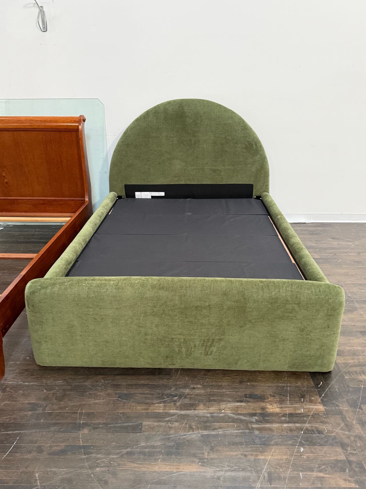 Full Size Williams-Sonoma for West Elm Elora Arched Upholstered Bed With Trundle - Thumbnail 7