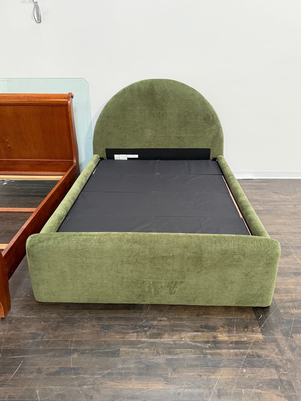 Full Size Williams-Sonoma for West Elm Elora Arched Upholstered Bed With Trundle - Thumbnail 5