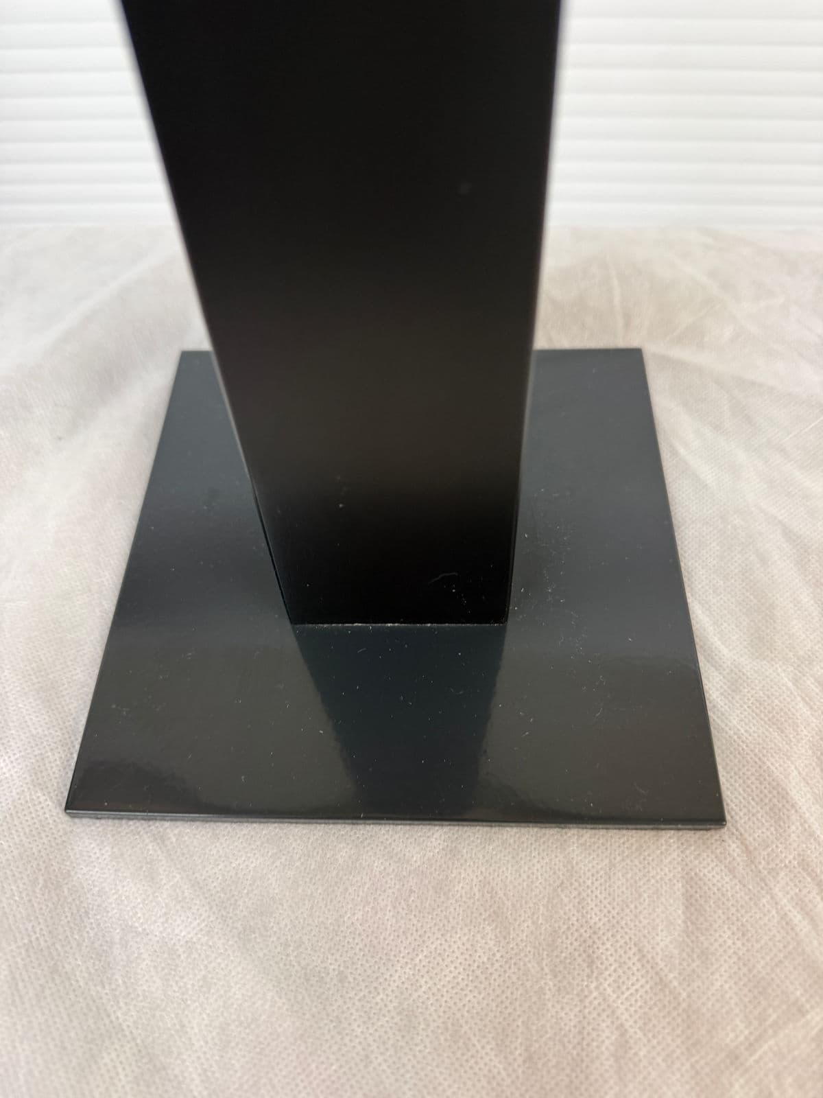 Modénature Alba Floor Table, Pair - Thumbnail 8