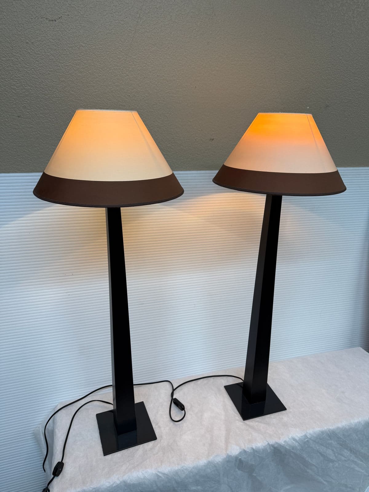 Modénature Alba Floor Table, Pair - Thumbnail 3