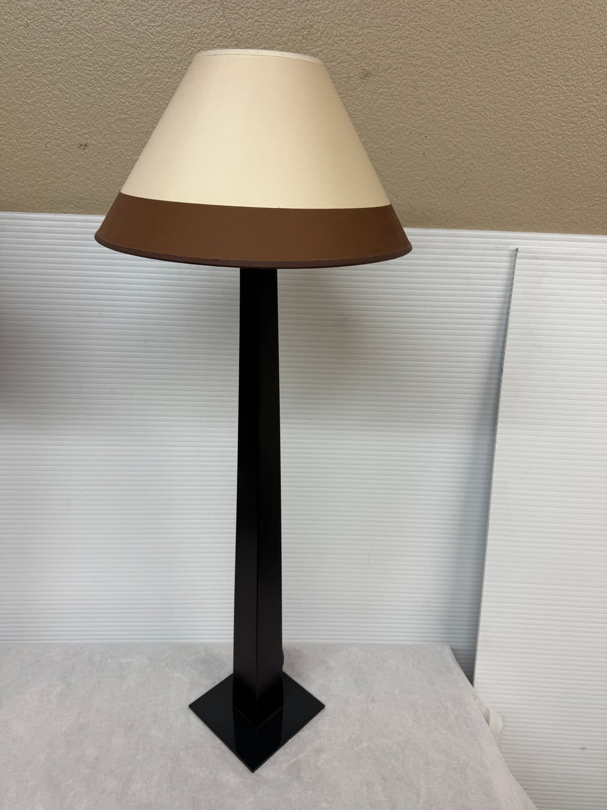 Modénature Alba Floor Table, Pair - Thumbnail 5