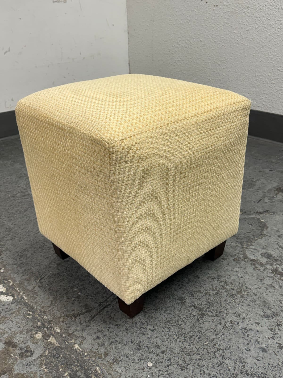 Ballard Designs Goldenrod Ottoman - Thumbnail 4