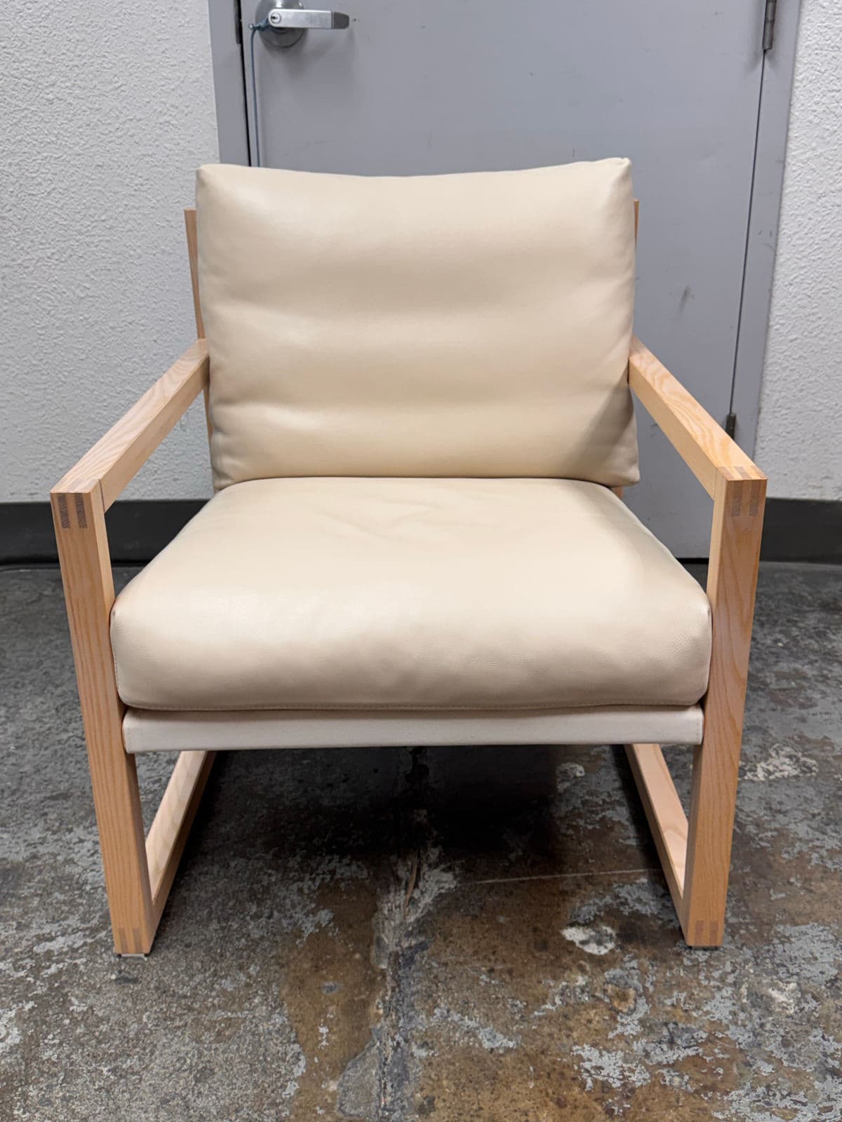 Eq3 Chiara Lounge Leather Chair - Thumbnail 2