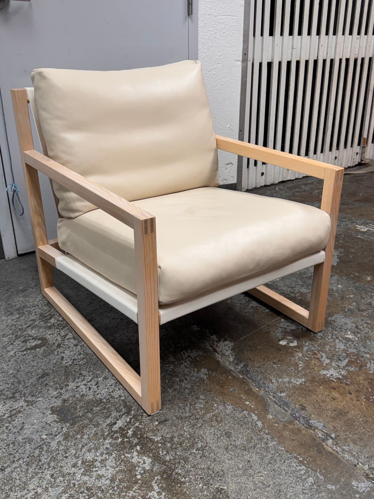 Eq3 Chiara Lounge Leather Chair - Thumbnail 3