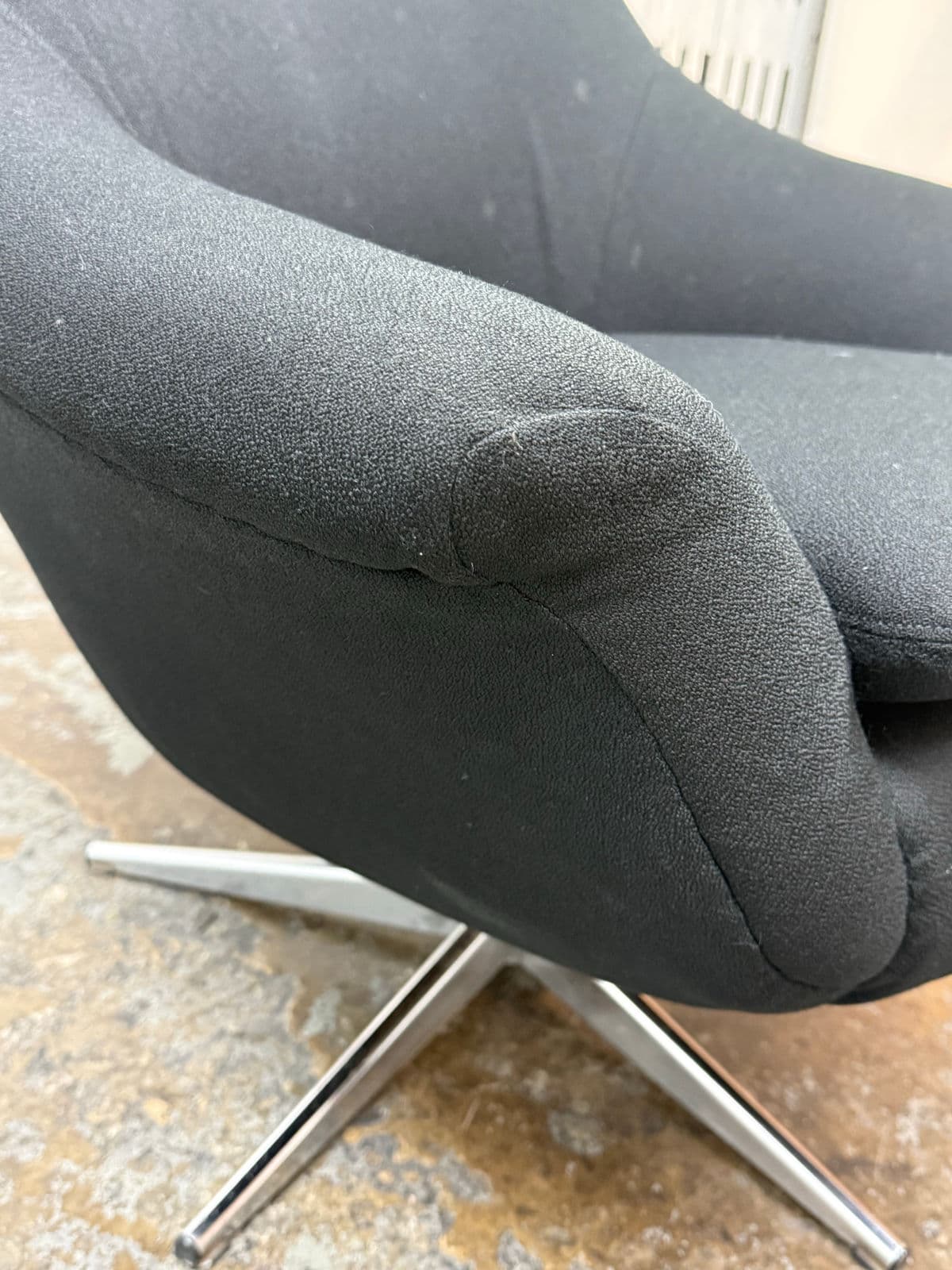 Vintage Mid Century Modern Swivel Chair - Thumbnail 11