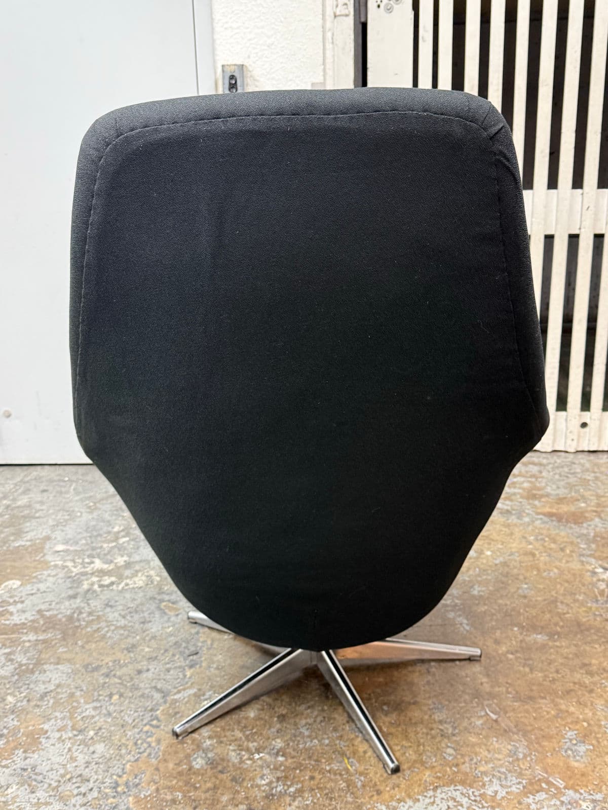 Vintage Mid Century Modern Swivel Chair - Thumbnail 6