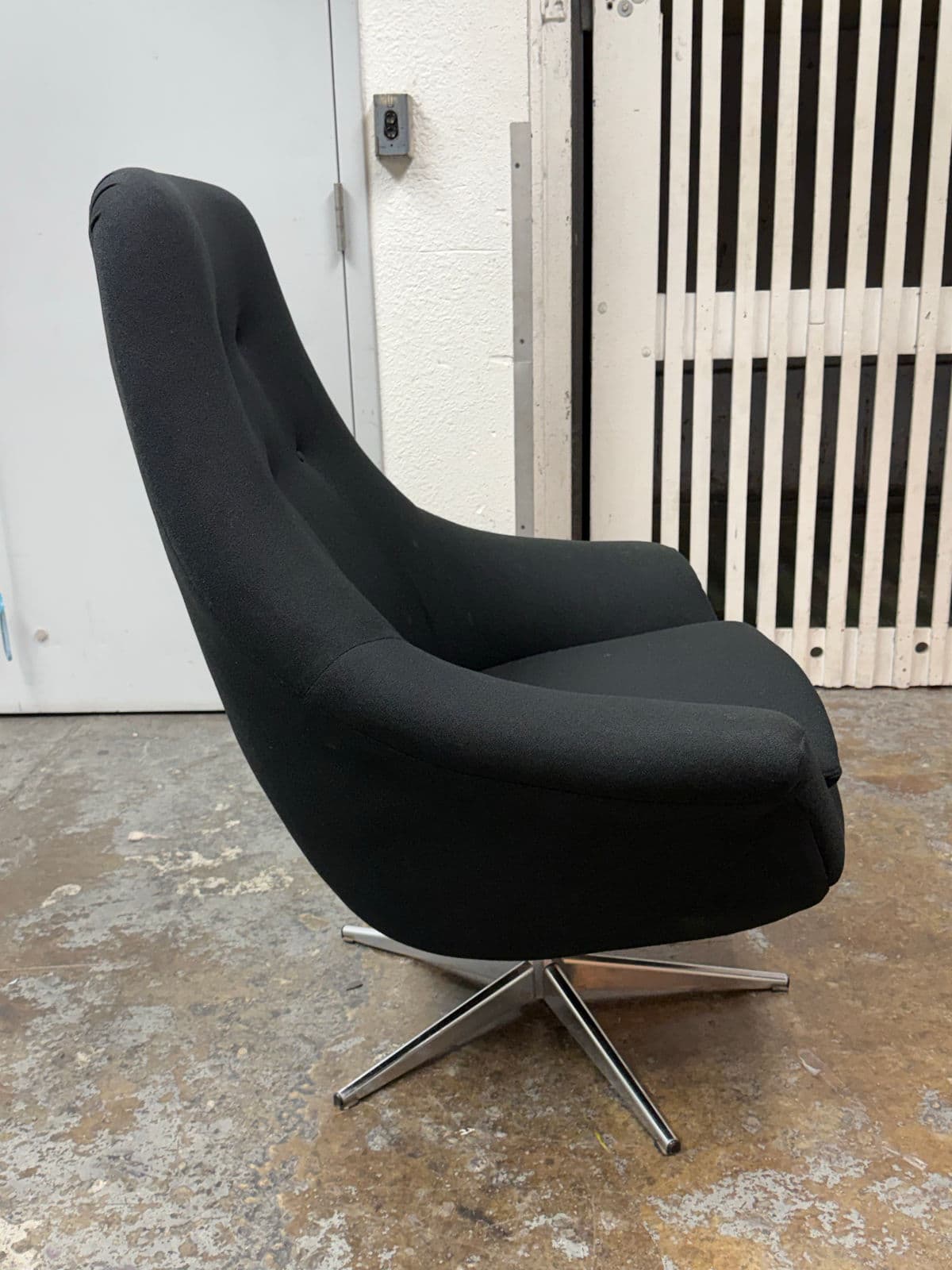 Vintage Mid Century Modern Swivel Chair - Thumbnail 7