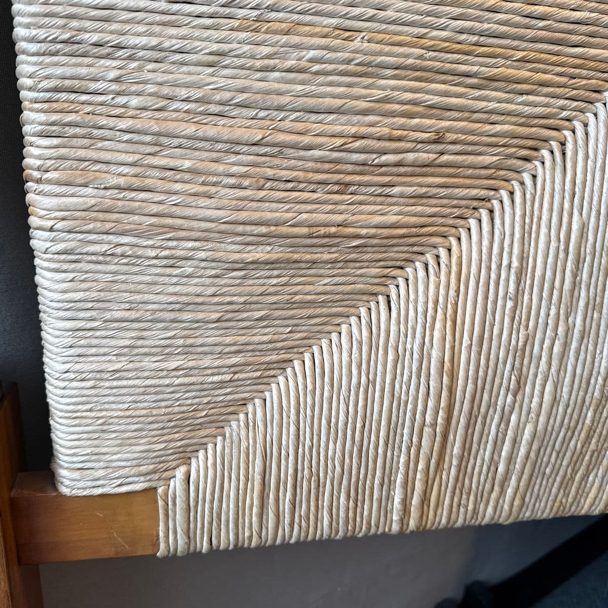 Queen Size Woven Rush Headboard - Thumbnail 9