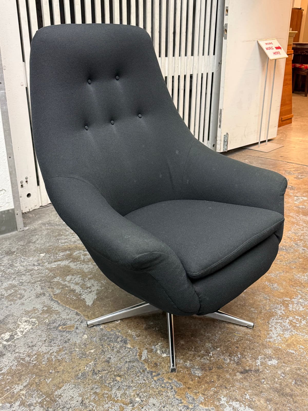 Vintage Mid Century Modern Swivel Chair - Thumbnail 4
