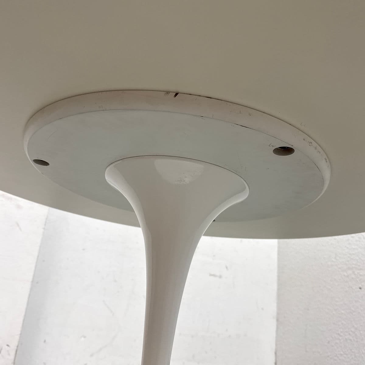 42 Inch Eero Sarrinen Knoll Saarinen Tulip Table - Thumbnail 7