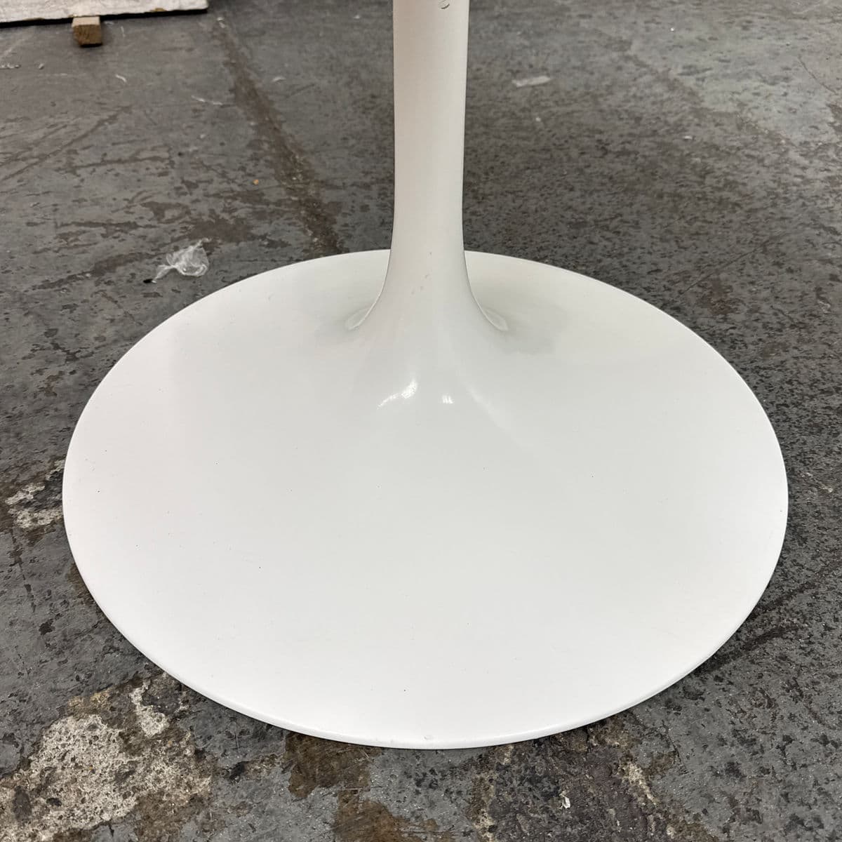 42 Inch Eero Sarrinen Knoll Saarinen Tulip Table - Thumbnail 6