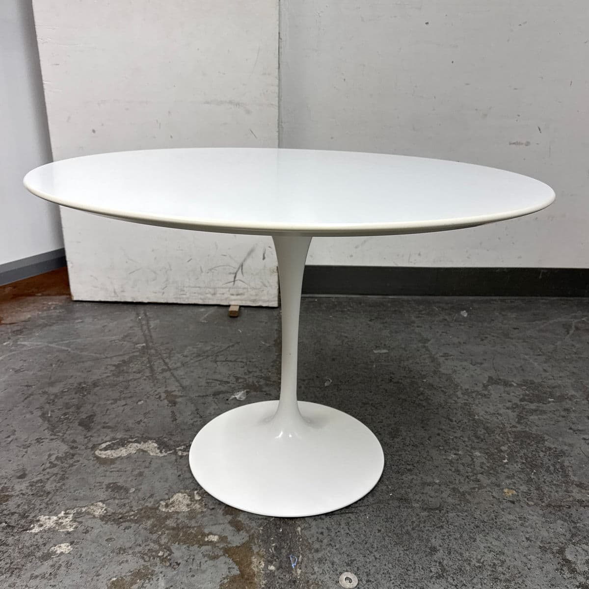 42 Inch Eero Sarrinen Knoll Saarinen Tulip Table - Thumbnail 3