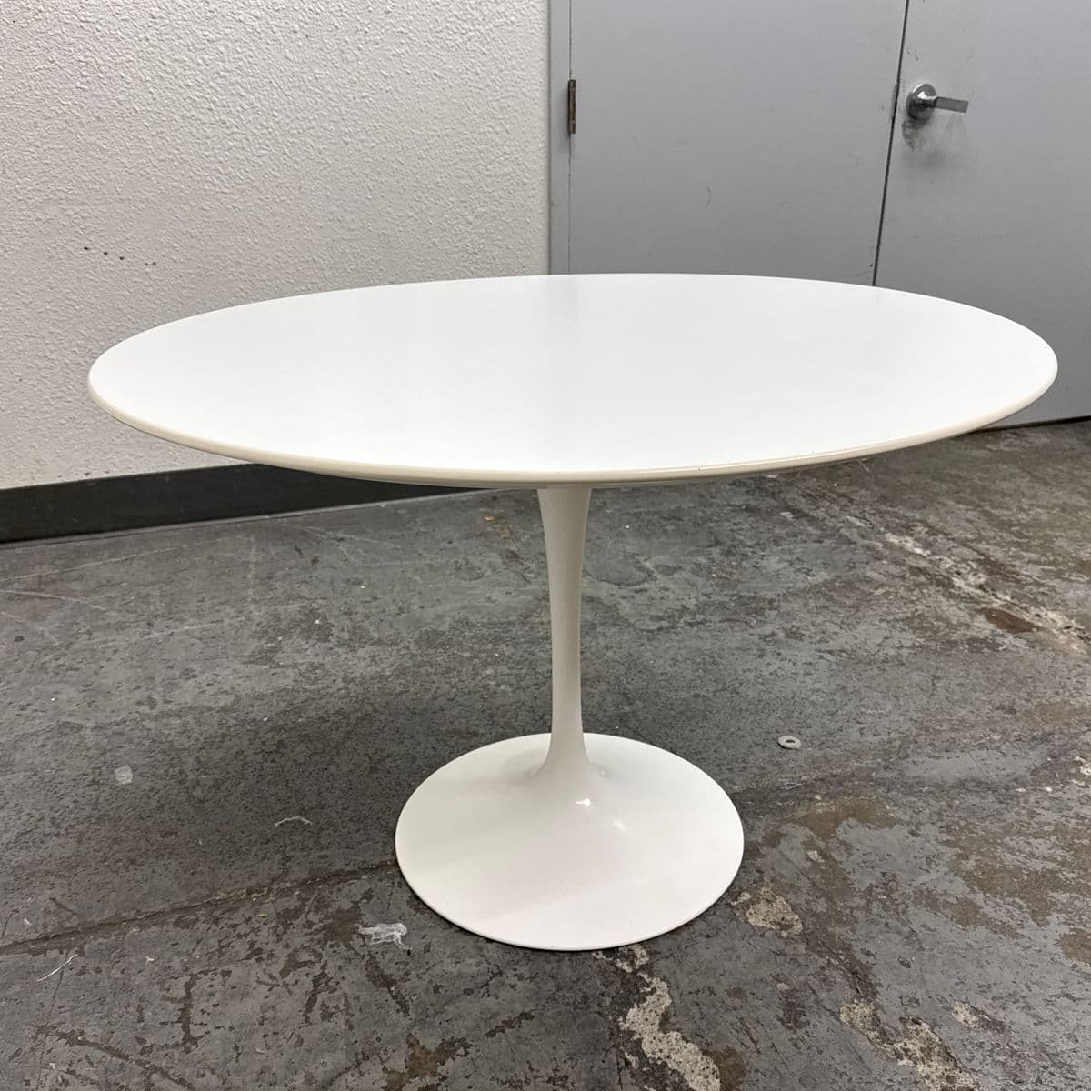 42 Inch Eero Sarrinen Knoll Saarinen Tulip Table - Thumbnail 12