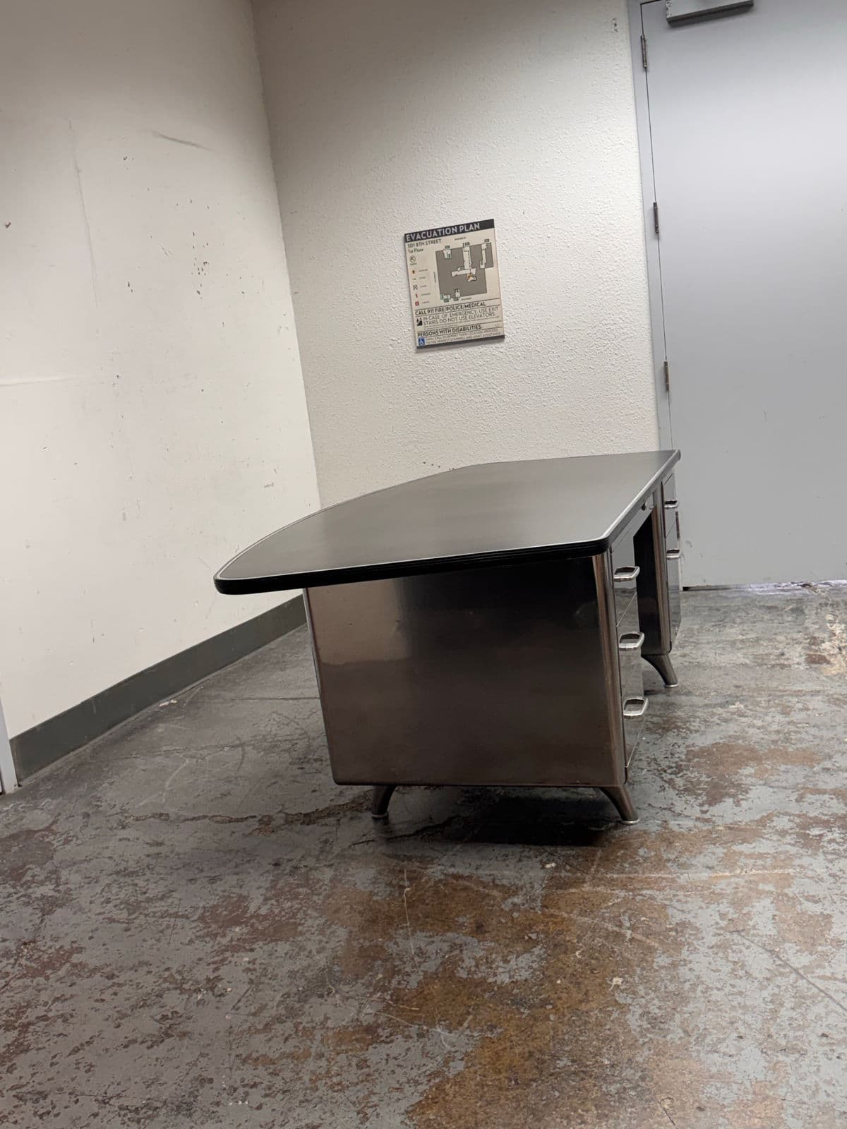 Mid 20th Century All Steel Equipment Tanker Desk - Thumbnail 7