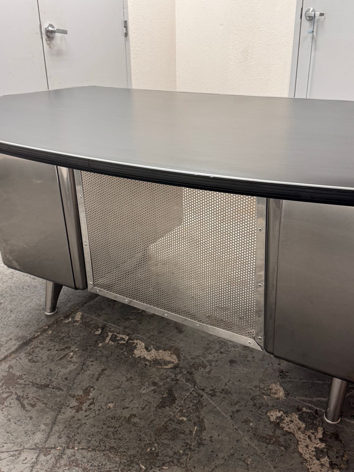 Mid 20th Century All Steel Equipment Tanker Desk - Thumbnail 6