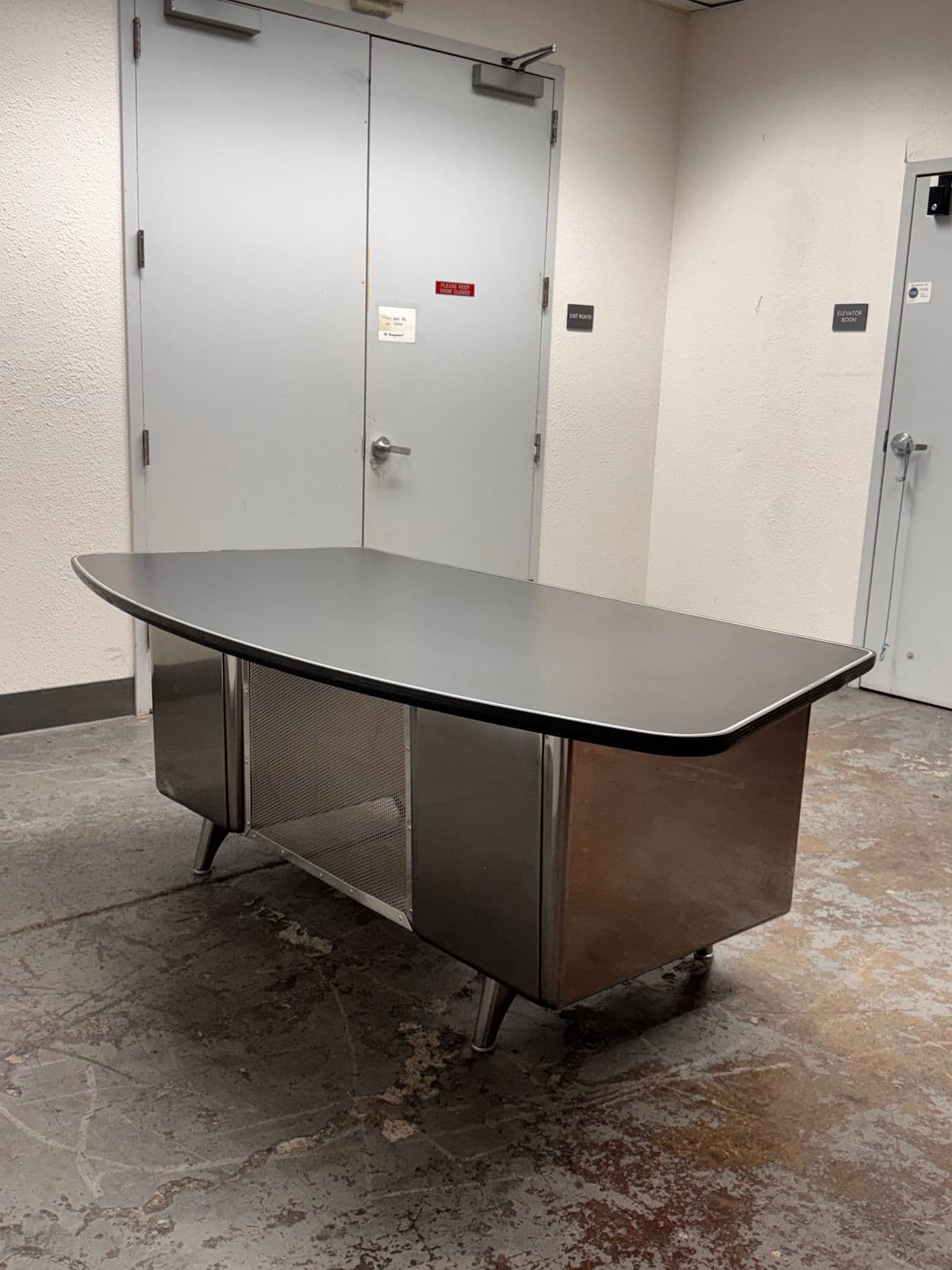 Mid 20th Century All Steel Equipment Tanker Desk - Thumbnail 5