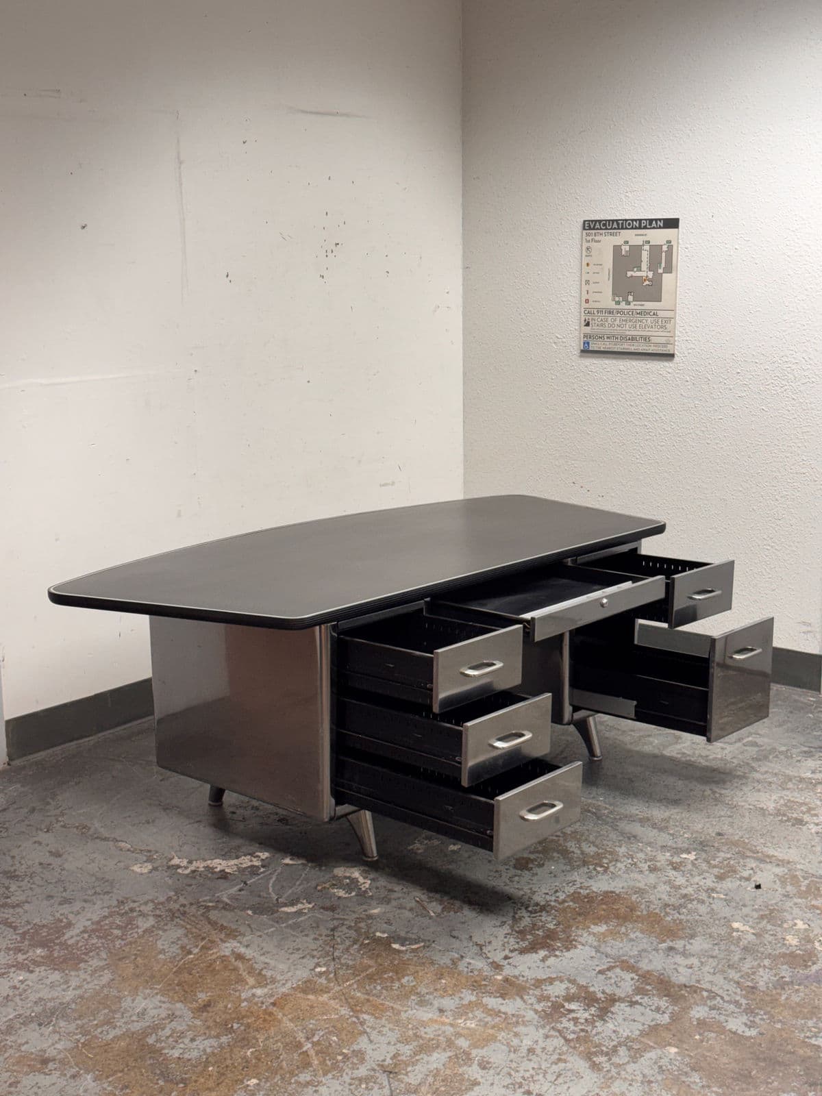 Mid 20th Century All Steel Equipment Tanker Desk - Thumbnail 10