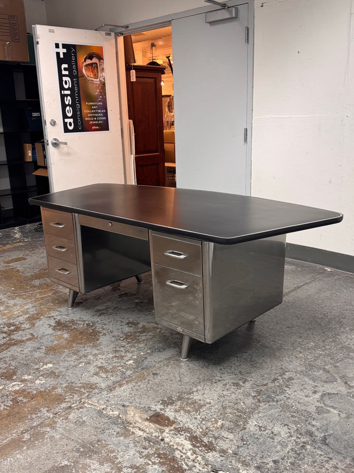 Mid 20th Century All Steel Equipment Tanker Desk - Thumbnail 4