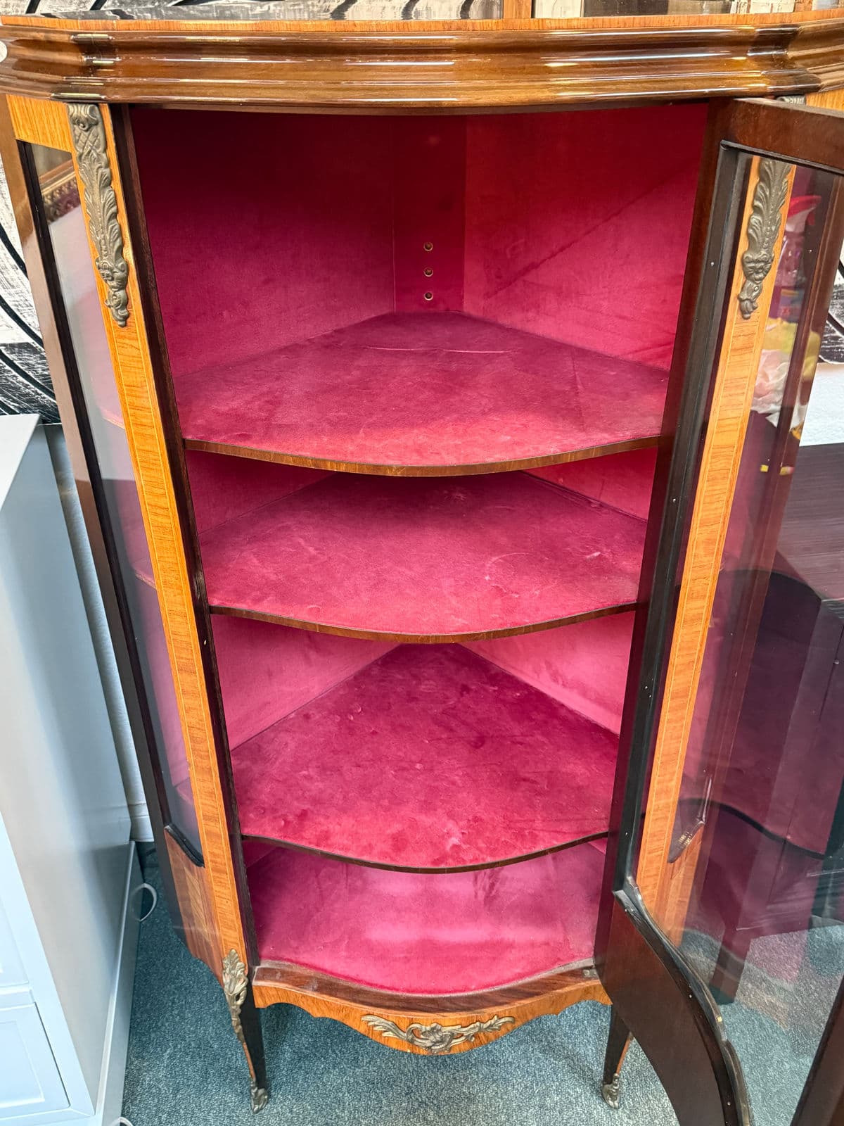 French Style Bow Front Corner Cabinet - Thumbnail 14