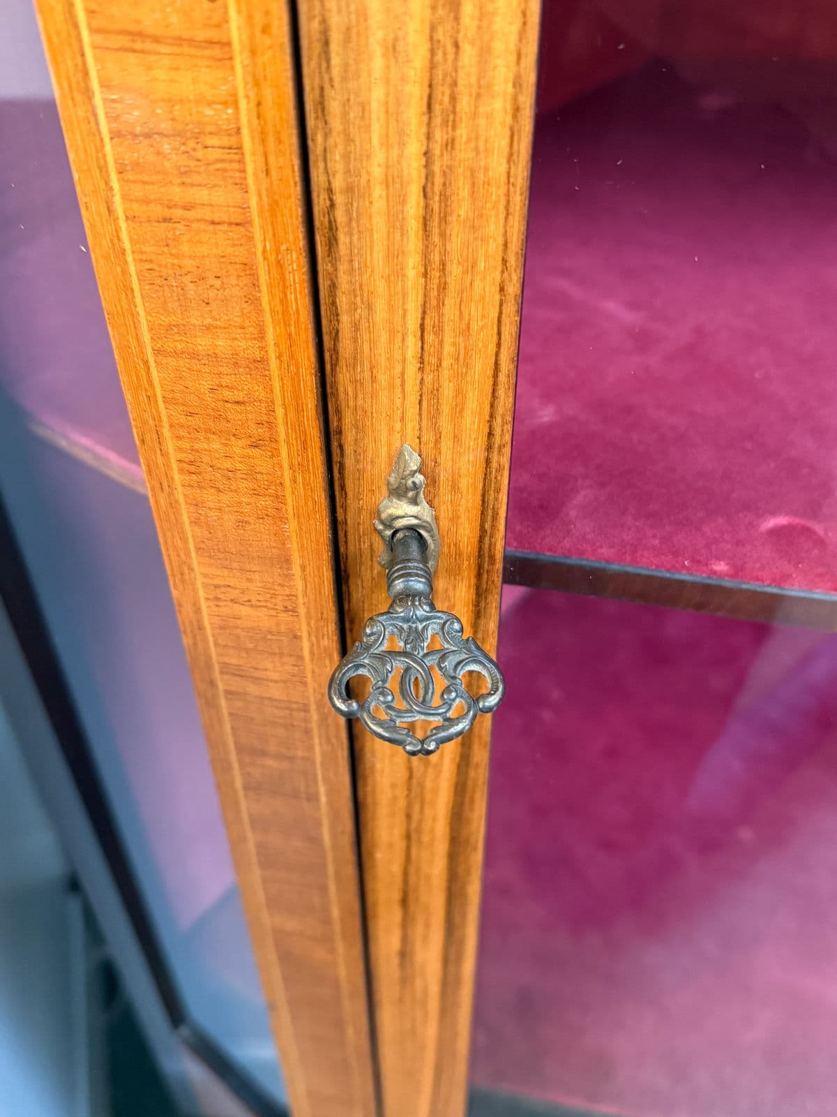 French Style Bow Front Corner Cabinet - Thumbnail 12