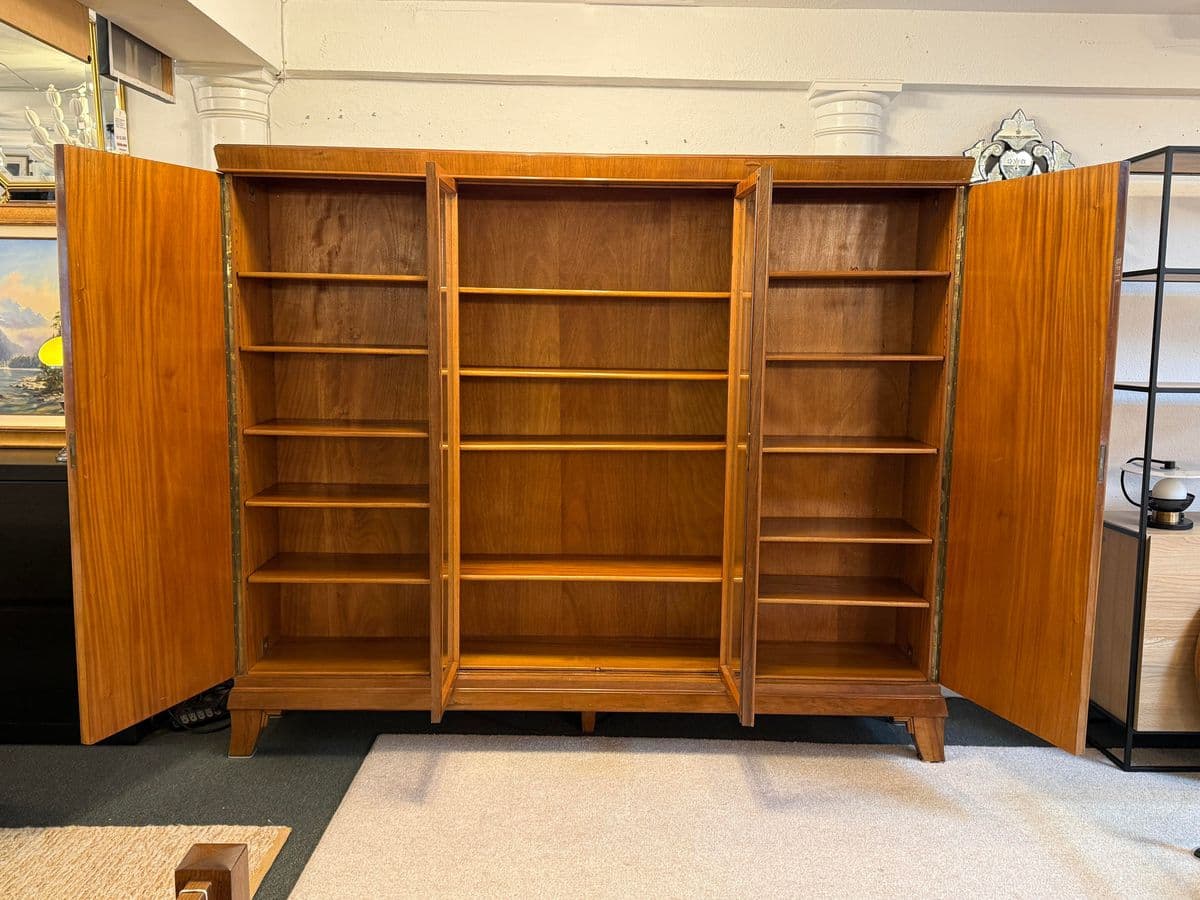 Mid 20th Century Linen Press/Armoire - Thumbnail 3