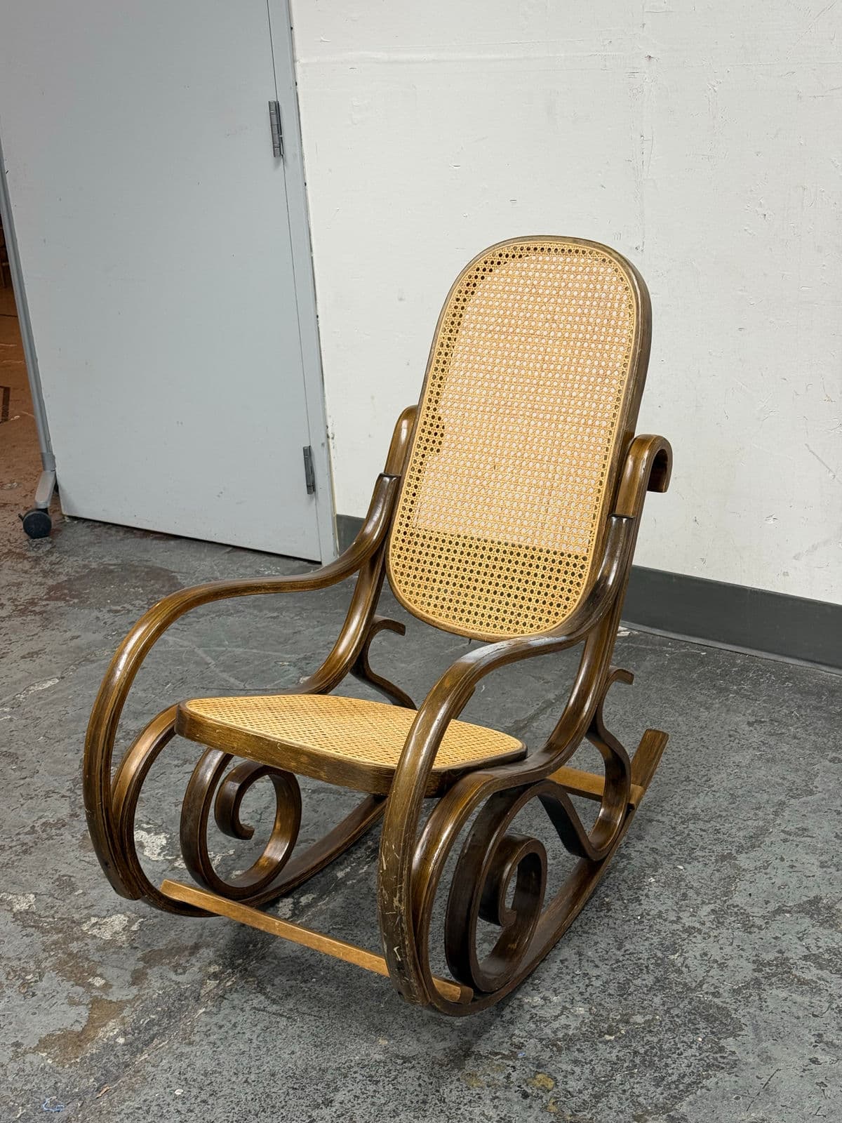 Vintage Thonet Style Bentwood Rocking Chair - Thumbnail 4
