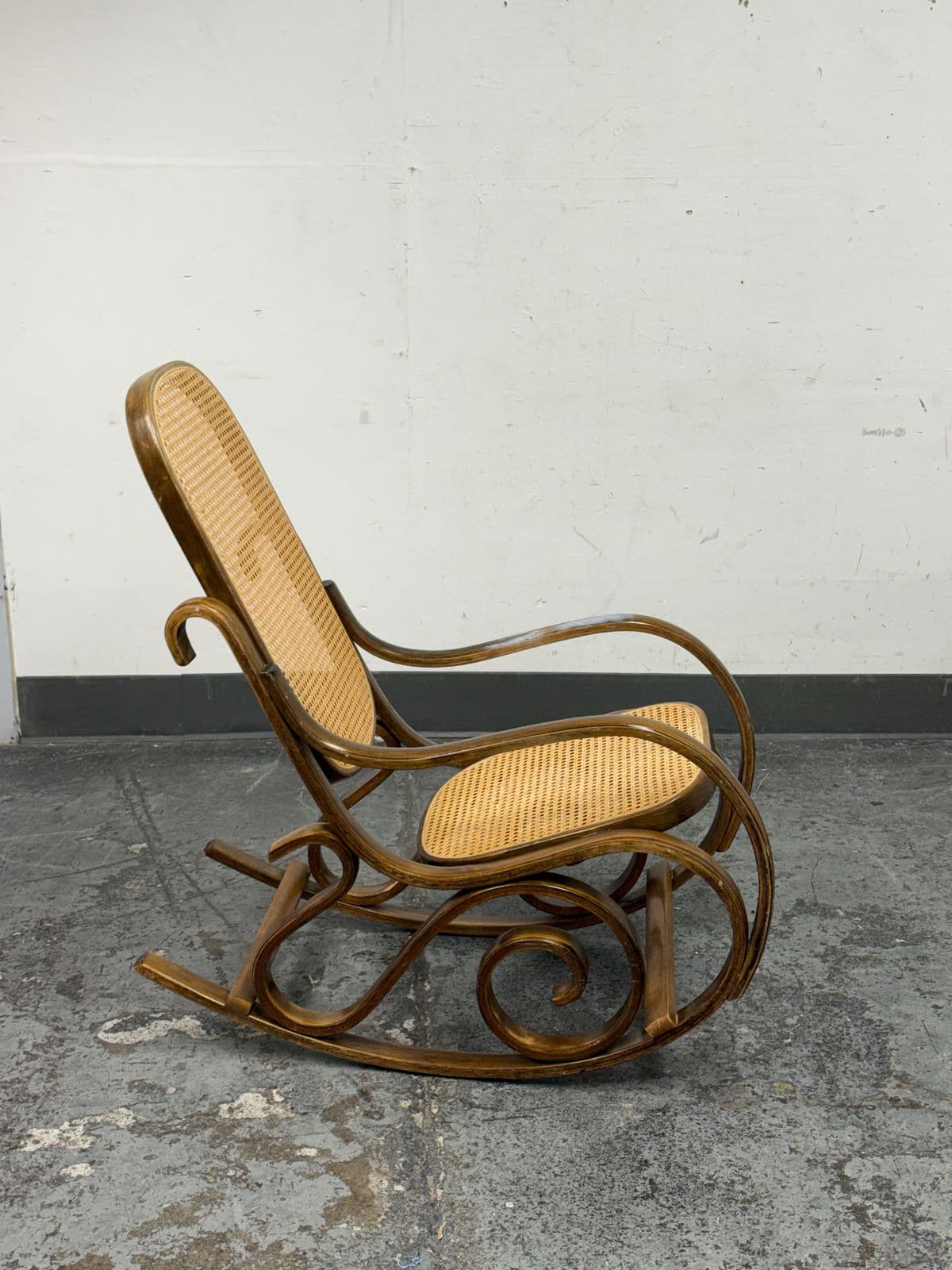 Vintage Thonet Style Bentwood Rocking Chair - Thumbnail 7