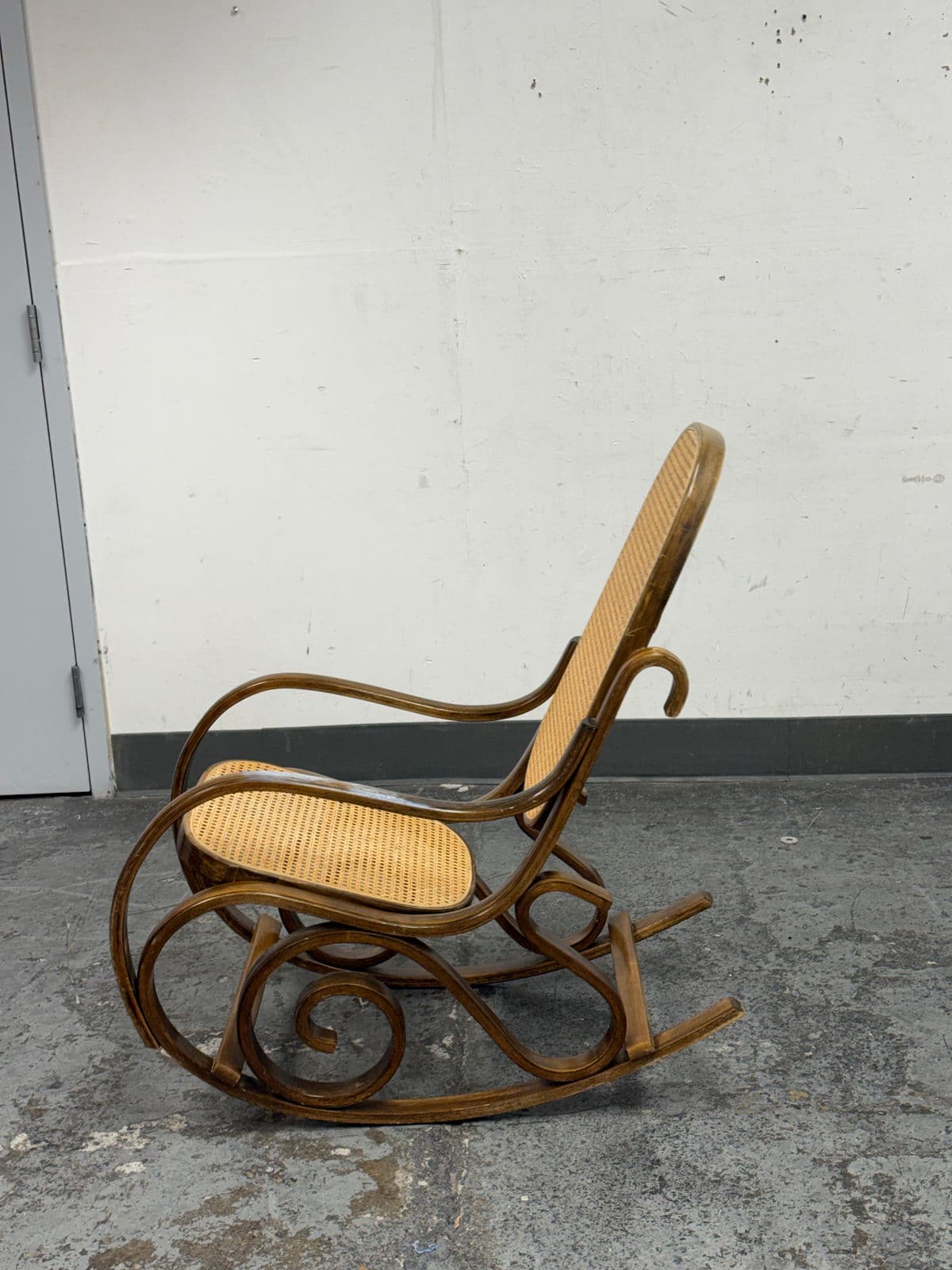 Vintage Thonet Style Bentwood Rocking Chair - Thumbnail 5